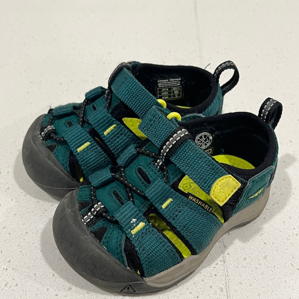 KEEN Kids' Newport H2 Closed Toe Water Sandal